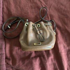 Michael Kors Small Bucket Bag in Camel